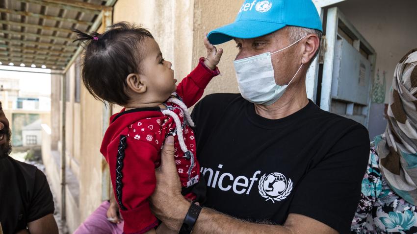 UNICEF Representative Bo Viktor Nylund meets 8-month-old Nur Al-Huda
