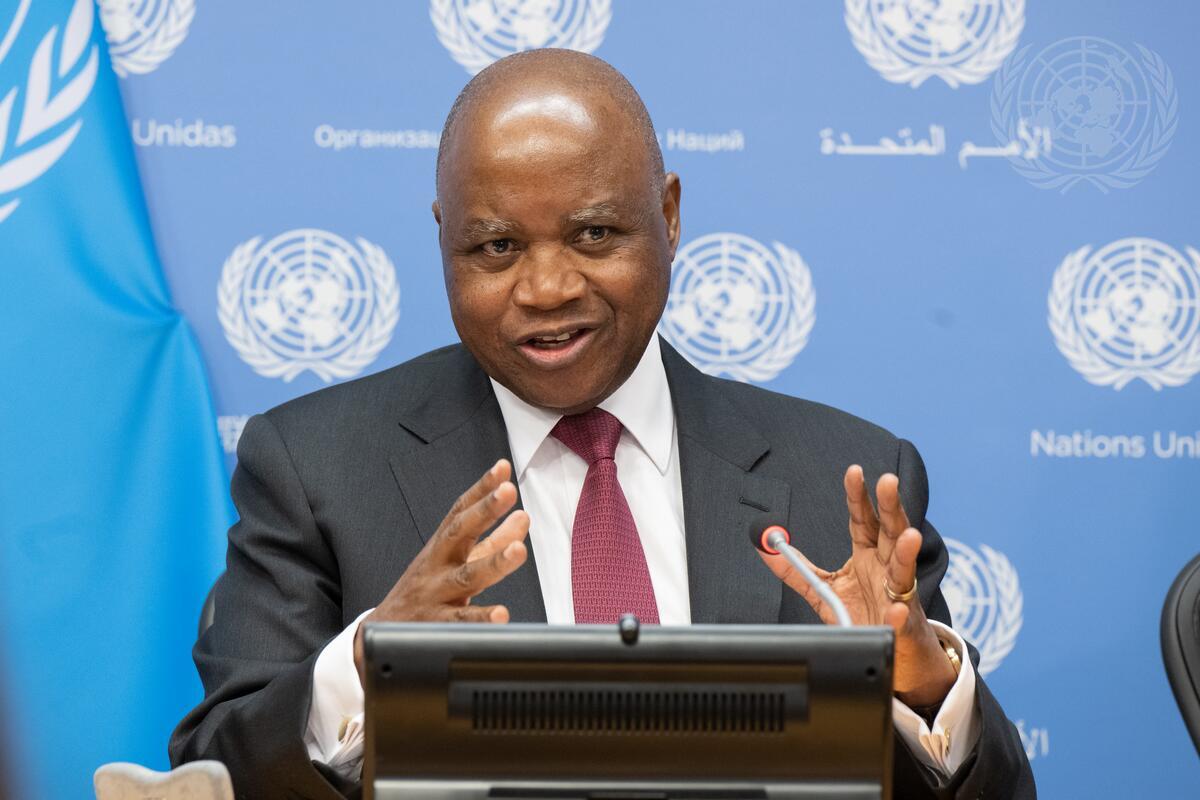 莫桑比克常驻联合国代表、2023年3月安理会轮值主席佩德罗·科米萨里奥·阿丰索向新闻界介绍工作方案